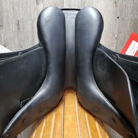 17/17.5" *Adj Set M/W - 5.25" Erreplus Elena Dressage Saddle, Grey Erreplus Cover, Wool Flocking, XLg Exterior Front Blocks, Flaps: 17.5"L x 11"W Serial #: 160509772BMAO