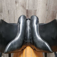 16" Adj *set XW 6.5" Dressage Saddle, Black/Green Nylon Cover, v.small Pencil Rolls, Rear Gusset Panels, Wool Flocking, Flaps: 16"L x 12.5"W Serial #: 165 KL 017