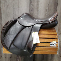 17.5 Adj *set MW *5" Custom Saddlery Monoflap Saddle, Black Custom Saddlery Cover, Wool Flocking, Rear Gussets, Large Exterior Front Pencil Roll & Back Block, Flaps: 15"L x 14.25"W Serial #: 22712 175 13