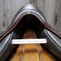 17.5 Adj *set MW *5" Custom Saddlery Monoflap Saddle, Black Custom Saddlery Cover, Wool Flocking, Rear Gussets, Large Exterior Front Pencil Roll & Back Block, Flaps: 15"L x 14.25"W Serial #: 22712 175 13