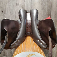 17.5 Adj *set MW *5" Custom Saddlery Monoflap Saddle, Black Custom Saddlery Cover, Wool Flocking, Rear Gussets, Large Exterior Front Pencil Roll & Back Block, Flaps: 15"L x 14.25"W Serial #: 22712 175 13