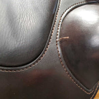 17.5 Adj *set MW *5" Custom Saddlery Monoflap Saddle, Black Custom Saddlery Cover, Wool Flocking, Rear Gussets, Large Exterior Front Pencil Roll & Back Block, Flaps: 15"L x 14.25"W Serial #: 22712 175 13