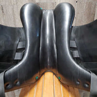 18" *XW 6.5" Equipe Bocelli Monoflap Dressage, Red Equipe Cover, Foam Panels, Lg Velcro Front Blocks, Flaps: 16.5"L x 11.25"W Serial #: 18 N 22970514 DBOEM +1 M1