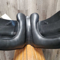 17" *adj *Red/Wide Gullet In Premier Equine Monoflap Dressage Saddle, Green Premier Equine Cover, Wool Flocking, Rear Gusset Panels, Lg Front Exterior Blocks, Flaps: 17"L x 13.5"W Serial #: PE 090043