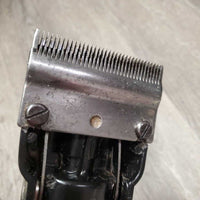 Variable Speed Clippers, Blades, grease, brush, tray, foam, filters, manual *vgc, clean, stains, grease, hairy, cracked lid, WORKS, SOUND GREAT