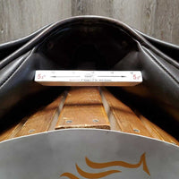 17.5" W *5.5" Sankey Jacinda Close Contact Saddle, 2 Billet Guards, Sankey Nylon Black Cover, Med Front & Back Blocks, Wool Flocking, Front & Rear Gusset Panels, Flaps: 12.75"L x 14" W Serial #17.5 W 129915