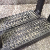 Plastic Stirrup Irons *vgc, mnr dirt, sand & scratches