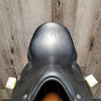 17.5" MW 5.5" Equipe Oracle Dressage Saddle, Equipe Red/White Cotton Cover, Foam Panels, Xlg Exterior Front Blocks, Flaps: 15.5"L x 12"W Serial #: 17.5 N01070118 DORES +1M