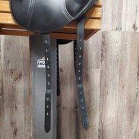 17.5" MW 5.5" Equipe Oracle Dressage Saddle, Equipe Red/White Cotton Cover, Foam Panels, Xlg Exterior Front Blocks, Flaps: 15.5"L x 12"W Serial #: 17.5 N01070118 DORES +1M