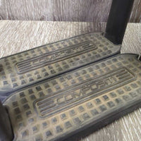 Plastic Stirrup Irons *vgc, mnr dirt, scuffs, scrape & stains