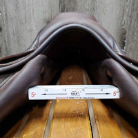 17.5 *M/MW *5" CWD SE02 Close Contact, 2 Billet Guards, Leather Cantle Cover, 2 Grey Bridging Shims, Red CWD Cover, Foam Panels, Med Front & Back Blocks, Flaps: 13.5"L x 13.5"W Serial #: SE02 175 TR 2L PA 705 205 305 RT 13 26194