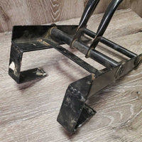 Stall Mount Metal Folding Saddle Rack *gc, dirt, scratches, scrapes, rust, sticker