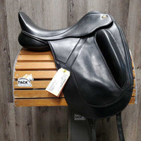 18" *Adj Green (N/M) in *5.25" Fairfax "Original" Monoflap Dressage Saddle, Brown Fairfax Fleece Cover, Wool Flocking, Front & Rear Gusset Panels, Lg Exterior Front Blocks, Flaps: 18"L x 13.5"W Serial # 18 032 023