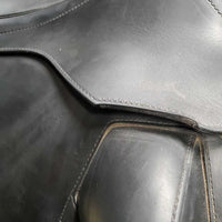 17/17.5" Adj *set MW *5.5" Erreplus Elena Dressage Saddle, Black LeMieux Cover, Wool Flocking, Xlg Exterior Front Blocks, Shoulder Relief Panels, Flaps: 19.5"L x 11"W Serial #: 170246672BLAI