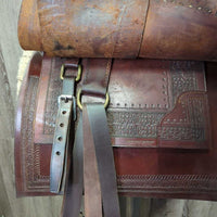 14" Silver Cloud Peruvians Show Saddle: 3 pads, 2 wool/1 Corona (leather), Tapacola(tail), Batacola(crupper), Cruzeta(connector), Retrancas(straps), Stirrups, latigos, String Cinch, Breastplate, Headstall, Hackamore, Reins, Tapa Ojos (eye covers), Bag