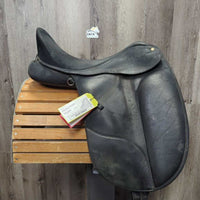 17" Adj *Blue M/W in Wintec Isabell Synthetic Dressage Saddle, CAIR Panels, Flaps: 16.75"L x 12.5"W Serial #: 386348