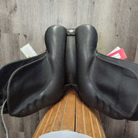 17" Adj *Blue M/W in Wintec Isabell Synthetic Dressage Saddle, CAIR Panels, Flaps: 16.75"L x 12.5"W Serial #: 386348