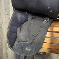 17" Adj *Blue M/W in Wintec Isabell Synthetic Dressage Saddle, CAIR Panels, Flaps: 16.75"L x 12.5"W Serial #: 386348