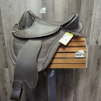 14.5" Barefoot Cheyenne Treeless Saddle, Fenders, 2 Fender Hobbles, 25.5" Barefoot Neoprene Cinch