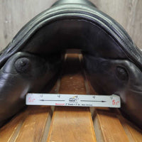 18" *Med/Wide *5.5" Hanover by Verhan Dressage Saddle, 2 Lg Front Velcro Blocks, Gold Verhan Fleece Cover, Wool Flocking, Flaps: 15.75"L x 12"W Serial # 1204133018