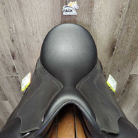 16.5" Adj *Green/Med Narrow Gullet In Wintec 500 Dressage, 2 Med Front Velcro Blocks, Blue Wintec Cover, 4x Bars: White/XW, Yellow/Nrw, Black/M, Blue/M-W, Red/Wide, HART Panels, Front & Rear Gussets, Flaps:16"L x 12"W Serial #: W22 05 2303-42 DR 16.5