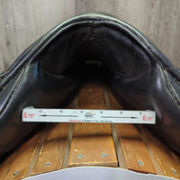 18 XW *6.75" Black Country Vinici Monoflap Dressage Saddle, x4 laces, Wool Flocking, Front & Rear Gusset Panels, Flaps: 15.5"L x 14"W Serial #: 11021 18M W Springtree
