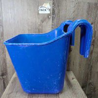 Plastic Hook Over Fence Feed Bucket, hooks *vgc/gc, clean, scuffs, scratches, peeled label