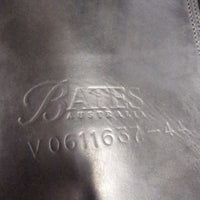 17" Adj *Blue M/W In Bates Isabell Werth, 2 Med/Lg Front Velcro Blocks, Synthetic Wool Flocking, Front & Rear Gusset Panels, Flaps: 16"L x 11"W, Serial # V0611637-44