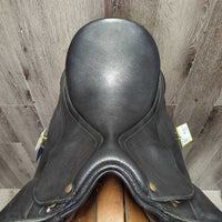 17" Adj *Wide/Red Gullet In Bates Isabell Werth, 2 Med Front Velcro Blocks, Gullet Bar System: no screws or white bar, Leather Pouch & Tool, CAIR Panels, Front & Rear Gussets. Flaps: 16.5"L x 12"W Serial #: V0709279-43