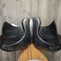 18" MW *5.25" Devoucoux Monoflap Dressage Saddle, Green Devoucoux Cover, Foam Panels, Lg Exterior Front Blocks, Flaps: 16"L x 11"W Serial #: 1171 07 18 3A PX410 PX315 PXLUZ