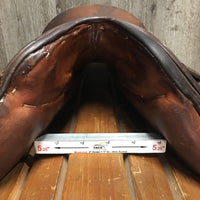 17 MW *5.25 Passier Century Dressage, 2 Billet Guards, Wool Flocking, 0 Blocks, Flaps: 16.25"L x 12"W Serial #: 179901