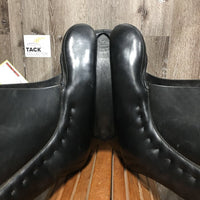 17.5 XW *6" Passier Lenox Dressage, 2 Billet Guards, Wool Flocked, Med Front Blocks, Rear Gusset Panels, 3 Billets: 2 Long & 1 Short, Flaps: 19"L x 12"W Serial #: 17.5 028916
