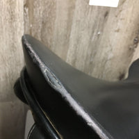 17.5 XW *6" Passier Lenox Dressage, 2 Billet Guards, Wool Flocked, Med Front Blocks, Rear Gusset Panels, 3 Billets: 2 Long & 1 Short, Flaps: 19"L x 12"W Serial #: 17.5 028916
