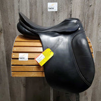 17.5 XW *6" Passier Lenox Dressage, 2 Billet Guards, Wool Flocked, Med Front Blocks, Rear Gusset Panels, 3 Billets: 2 Long & 1 Short, Flaps: 19"L x 12"W Serial #: 17.5 028916
