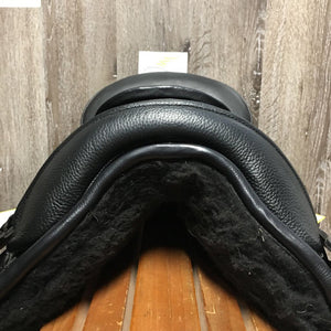 16" Barefoot Treeless Saddle *Loaded: 2 Shims, 30" Prestige Girth, SS Tack Carrying Case & Barefoot: Non-Slip Full Pad & Half Pad, 24-34" Stirrup Leathers, 26" Neoprene Girth, Fleece Saddle Cover, Extra Headplate Insert Serial #: 2401153117-38625VPS