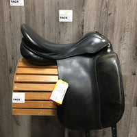 18" M *4.5 Prestige Appaloosa Dressage, Felt Flocked, Lg Front Blocks, Flaps: 16.5"L x 13"W Serial #: 18 33 233 060 320 806 B 35
