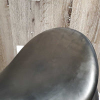 17.5 MW *5.25 Kieffer Malmo Dressage Saddle, 2 Billet Guards, Navy Cotton Passier Cover, Wool Flocked, Rear Gusset Panel, Lg Front Blocks, Flaps: 17.5"L x 12.5"W Serial #: 0803039 5 1
