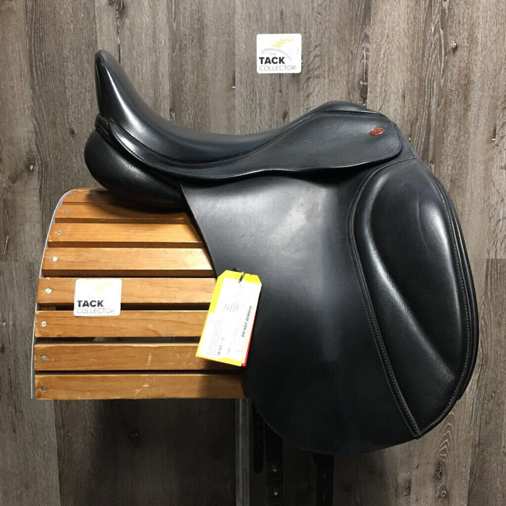 17.5 Adj *Red/Wide Gullet in Kent & Masters Dressage Saddle, Blocks: 2 lg & 2 Xlg, Extra Gullets: White - W/XW, Yellow - XW/XXW Wool Flocking, Front & Rear Gusset Panels, Flaps: 16.75