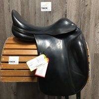 17" Med *4.75 Vega Dressage, 2 Billet Guards, Wool Flocking, XLg Front Blocks, Flaps: 17.5"L x 12"W Serial #: 17 L0076017 2+ 1 1/2
