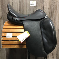 17" MW *4.75" 4 Star Saddlery Dressage Saddle, wool Flocking, Xlg Front Blocks, Flaps: 17.5"L x 12"W Serial #: ?6 8841 17
