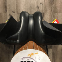 17" MW *4.75" 4 Star Saddlery Dressage Saddle, wool Flocking, Xlg Front Blocks, Flaps: 17.5"L x 12"W Serial #: ?6 8841 17
