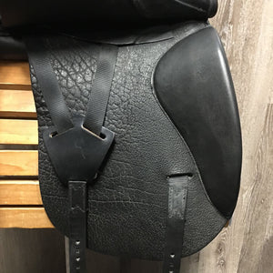 17" MW *4.75" 4 Star Saddlery Dressage Saddle, wool Flocking, Xlg Front Blocks, Flaps: 17.5"L x 12"W Serial #: ?6 8841 17