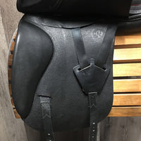 17" MW *4.75" 4 Star Saddlery Dressage Saddle, wool Flocking, Xlg Front Blocks, Flaps: 17.5"L x 12"W Serial #: ?6 8841 17
