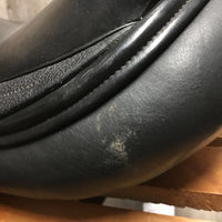 18" M *4.25" 4 Star Saddlery Dressage Saddle, wool Flocking, Xlg Front Blocks, Flaps: 15.75"L x 12"W Serial #: 58096 18
