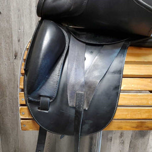 17.5 Adj *set M/W Schleese Ostergaard Dressage Saddle, Brown Vinyl Cover, Xlg Front Changeable Blocks, Wool Flocked, Rear Gusset Panels, Flaps: 17"L x 12" W Serial #: 2658 GOH0900