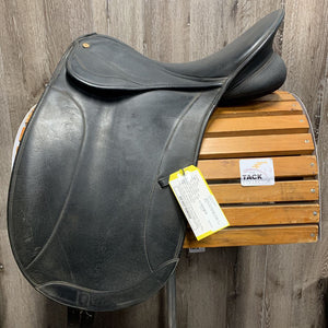 16.5M *5" Wintec Pro Dressage, 2 Billet Guards, No Blocks, Foam Panels, Synthetic, Rear Gusset Panels, Flaps: 17.25"L x 12"W Serial #: A* 007252