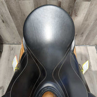 17.5 MW *5.25" Kentaur Elektra Dressage Saddle, Navy Fleece Kentaur Cover, Wool Flocking, Rear Gusset Panels, Xlg Front Blocks, Flaps: 17.75"L x 13"W Serial #: 4409 077
