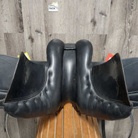 17.5 MW *5.25" Kentaur Elektra Dressage Saddle, Navy Fleece Kentaur Cover, Wool Flocking, Rear Gusset Panels, Xlg Front Blocks, Flaps: 17.75"L x 13"W Serial #: 4409 077
