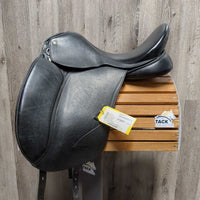 18 MW *5.5" Pariani Dressage Saddle, Navy Pariani Cover, Wool Flocking, Med Front Blocks, Rear Gusset Panels, Flaps: 16.75"L x 12"W Serial #: 18" 1008 1161