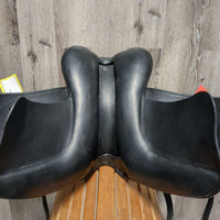 18 MW *5.5" Pariani Dressage Saddle, Navy Pariani Cover, Wool Flocking, Med Front Blocks, Rear Gusset Panels, Flaps: 16.75"L x 12"W Serial #: 18" 1008 1161
